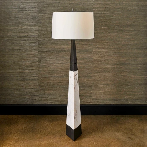 Trian floor lamp