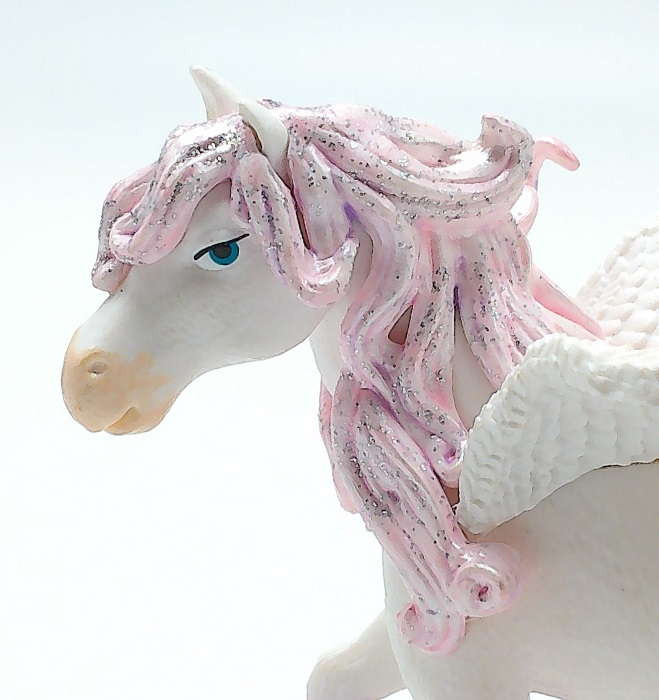 Papo Enchanted Pegasus #39205 - Sparkling pink tail and mane