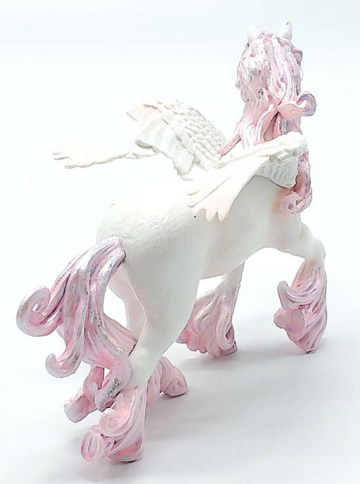 Papo Enchanted Pegasus #39205 - Sparkling pink tail and mane