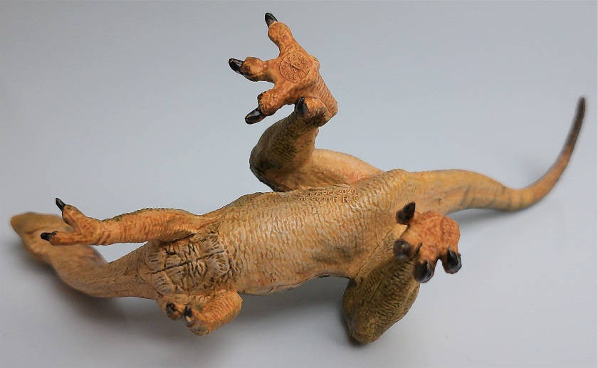 Papo Chilesaurus #55082 - One hand down and ready to pounce