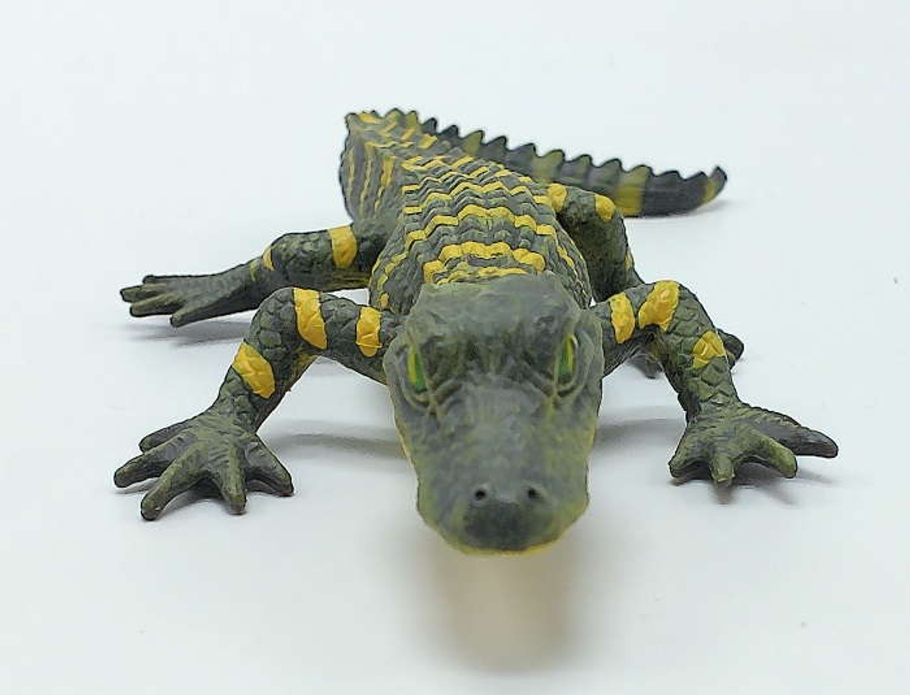Safari Ltd. - Baby Alligator #101073 - Beady Green Eyes