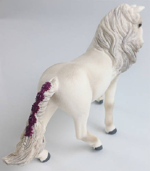 Iceland Pony Mare (Schleich)