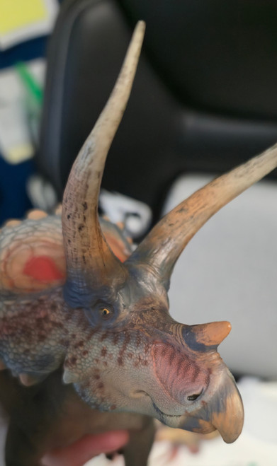 Triceratops - Hu Yan Zhuo - Paint Defect (Haolonggood) Triceratops - Hu Yan Zhuo - Paint Defect (Haolonggood)