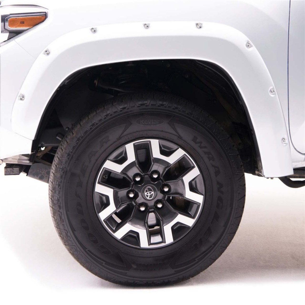 EGR 14+ Chev Silverado 6-8ft Bed Bolt-On Look Color Match Fender Flares - Set - Summit White - 791574-GAZ