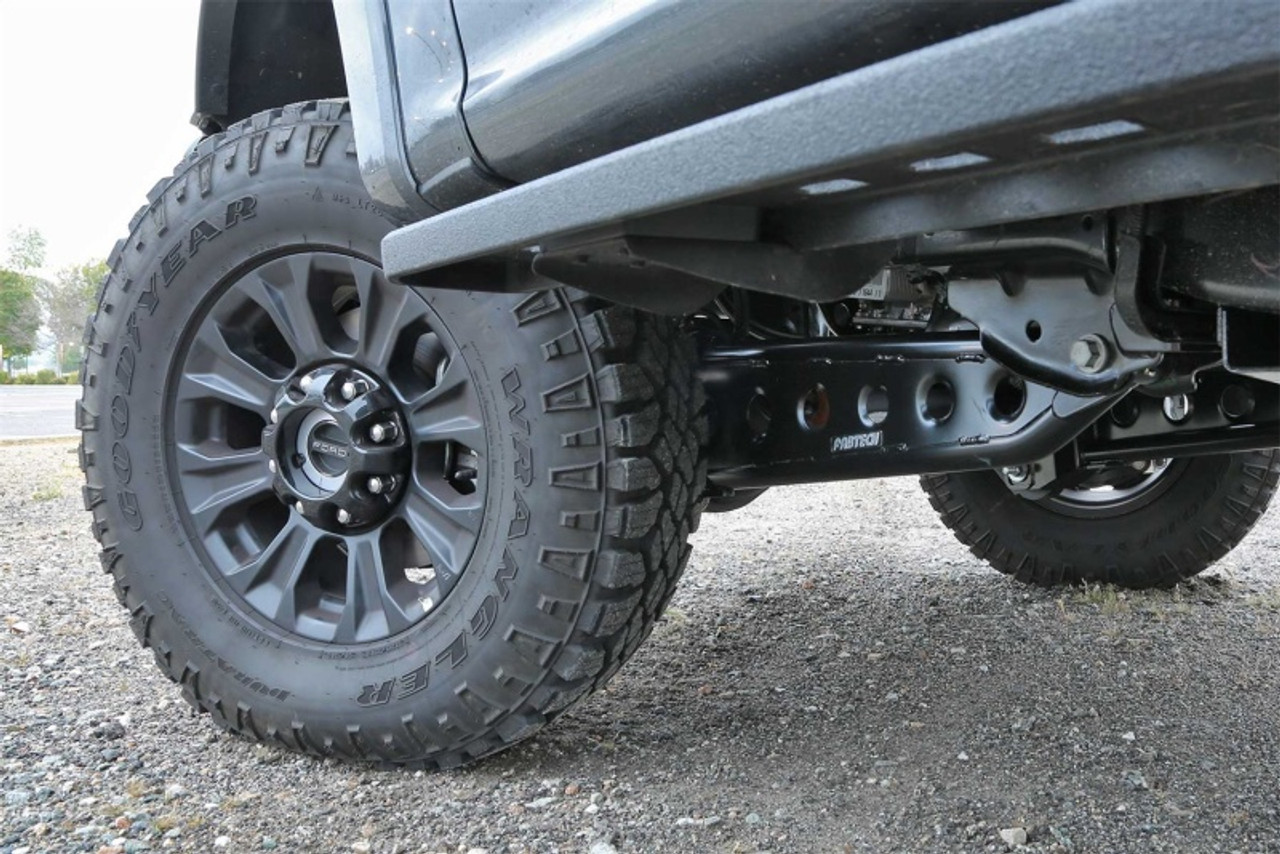 Fabtech 05-20 Ford F250/350 & 08-20 Ford F450/550 4WD 4/6/8in Lift Radius Arm System - FTS22321