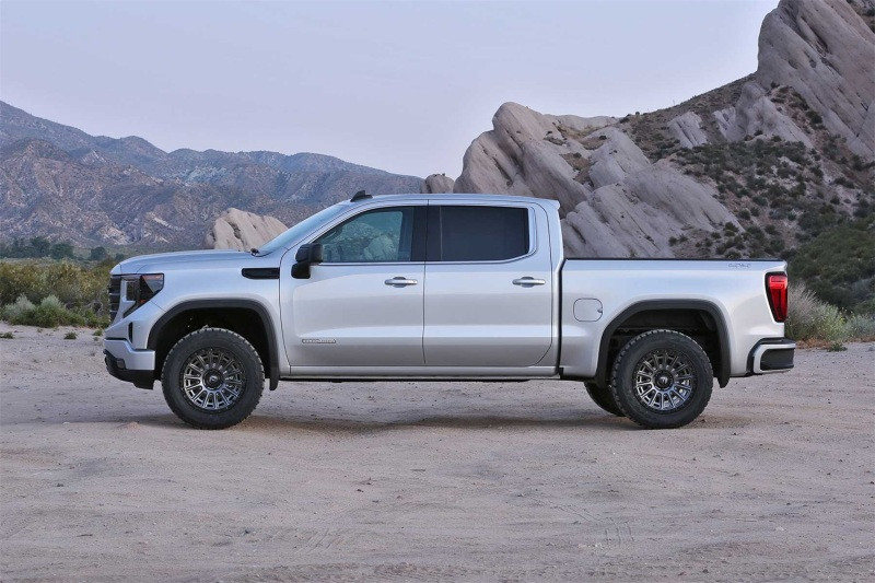 Fabtech 22-23 GM C/K 1500 3in Lift Budget System w/ Dirt Logic 2.5 Resivoir Coilovers - K1190DL Photo - Mounted