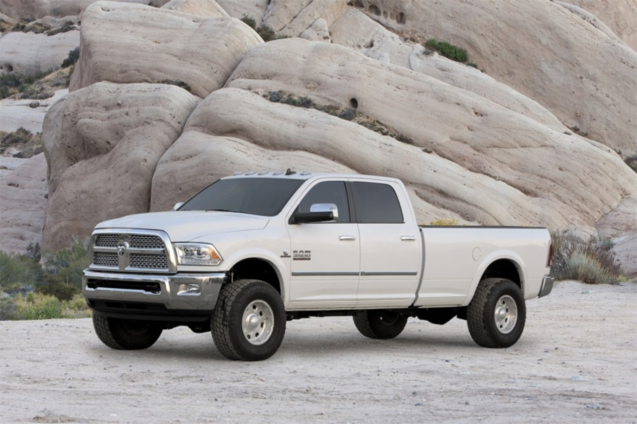 Fabtech 13-18 Ram 3500 4WD w/Factory Radius Arms 2.5in Coil Spcr Kit w/Perf Shks - K3056