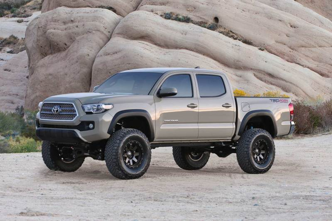 Fabtech 16-21 Toyota Tacoma 4/2WD 6 Lug Models Only 6in Perf Sys w/Dlss 2.5 C/Os & Rr Dlss - K7048DL