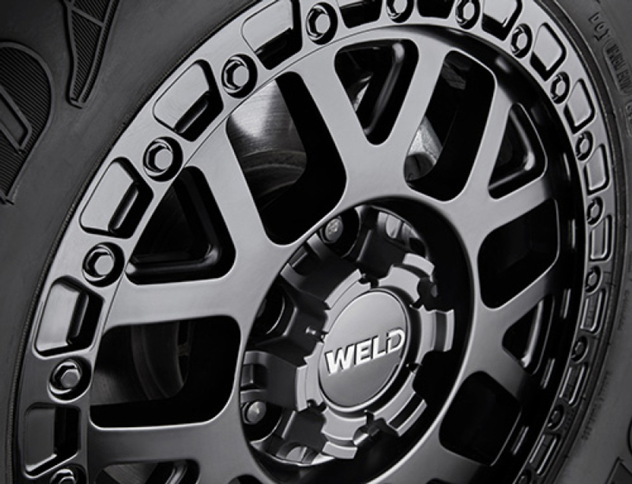 Ford Racing 21-25 Bronco (Excl Bronco Raptor) 17x8.5in Weld Cinch W104 Black Wheel - M-1007-W1785BL