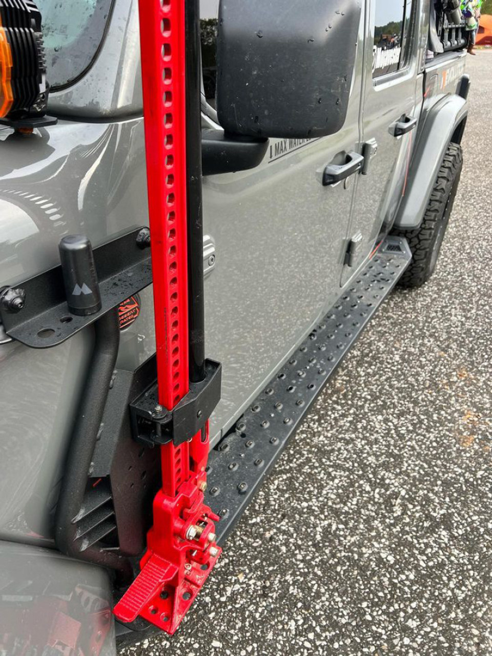 Go Rhino 18-24 Jeep Wrangler JL/JLU/JT Front Fender Jack Mount for Hi-Lift Jack - Tex. Blk - 701011T