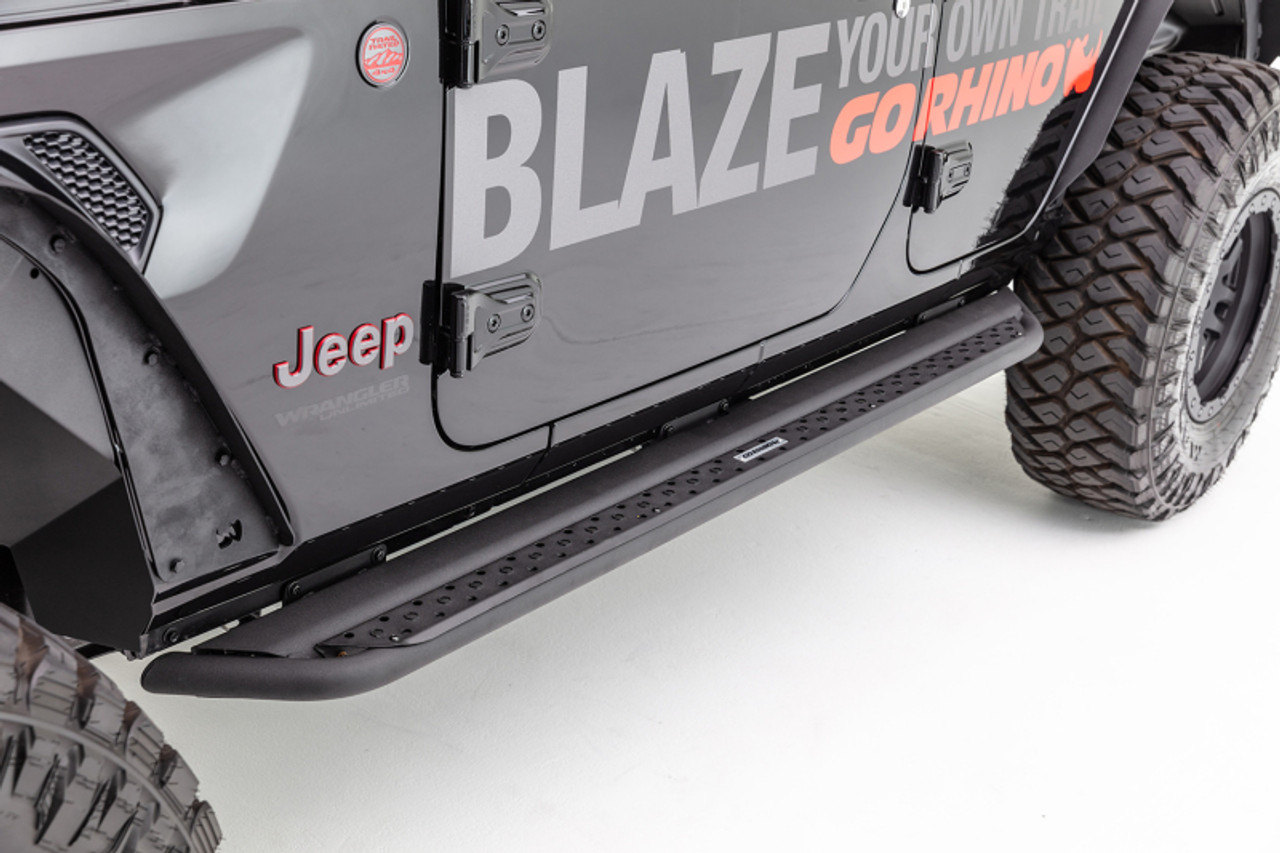Go Rhino 07-20 Toyota Tundra Dominator Extreme DSS SideSteps Complete Kit w/SideStep + Brkts - DSS4416T