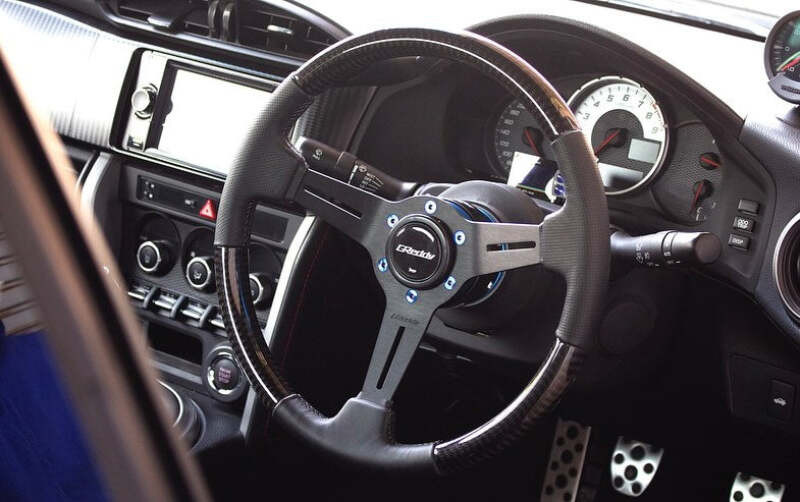 GReddy Sports Steering Wheel - Carbon - 16600007 Photo - Close Up