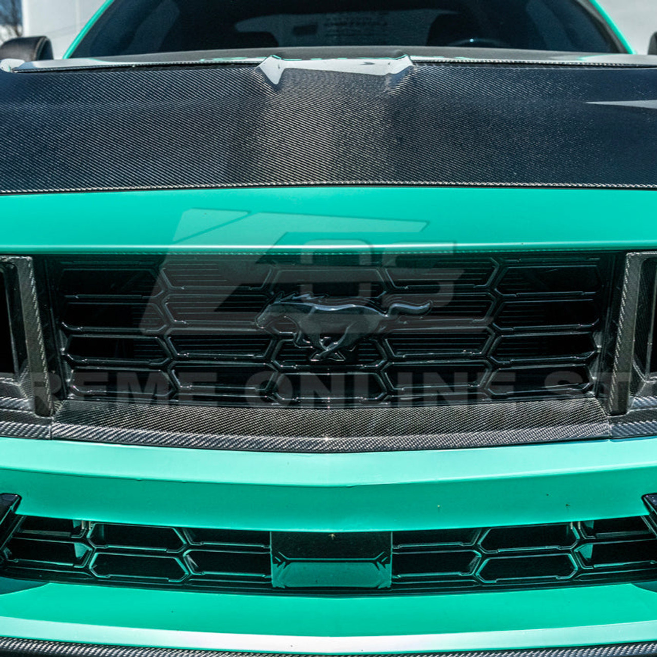 EOS Carbon Fiber Middle Grille Trim - 2024+ Ford Mustang Dark Horse (VENT-1240-BKCF)
