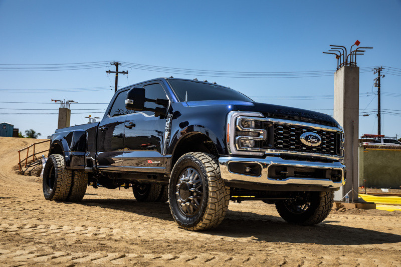 ICON 2023+ Ford F250/350 2.5in Stage 3 Suspension System w/ Radius Arms - K62563R Photo - lifestyle view
