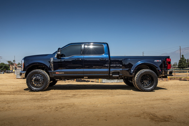 ICON 2023+ Ford F250/350 2.5in Stage 3 Suspension System w/ Radius Arms - K62563R Photo - lifestyle view