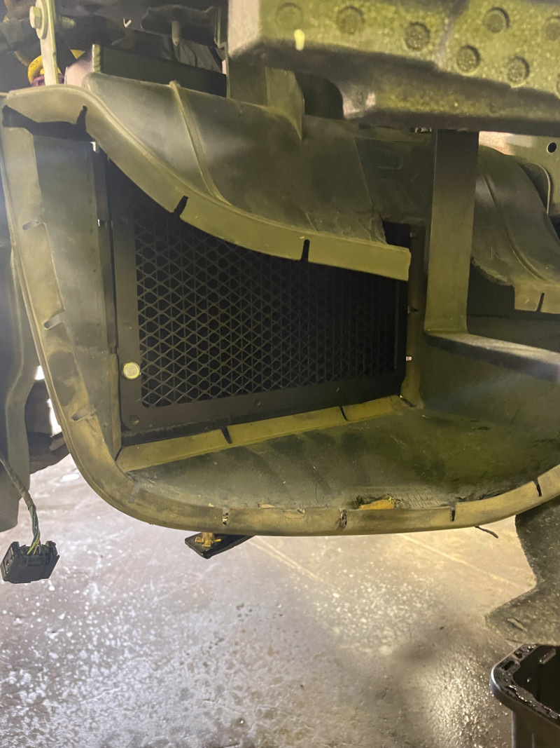 CSF BMW F8X M3/M4/M2C Auxiliary Radiators w/ Rock Guards (Sold Individually - Fits Left and Right - 8258