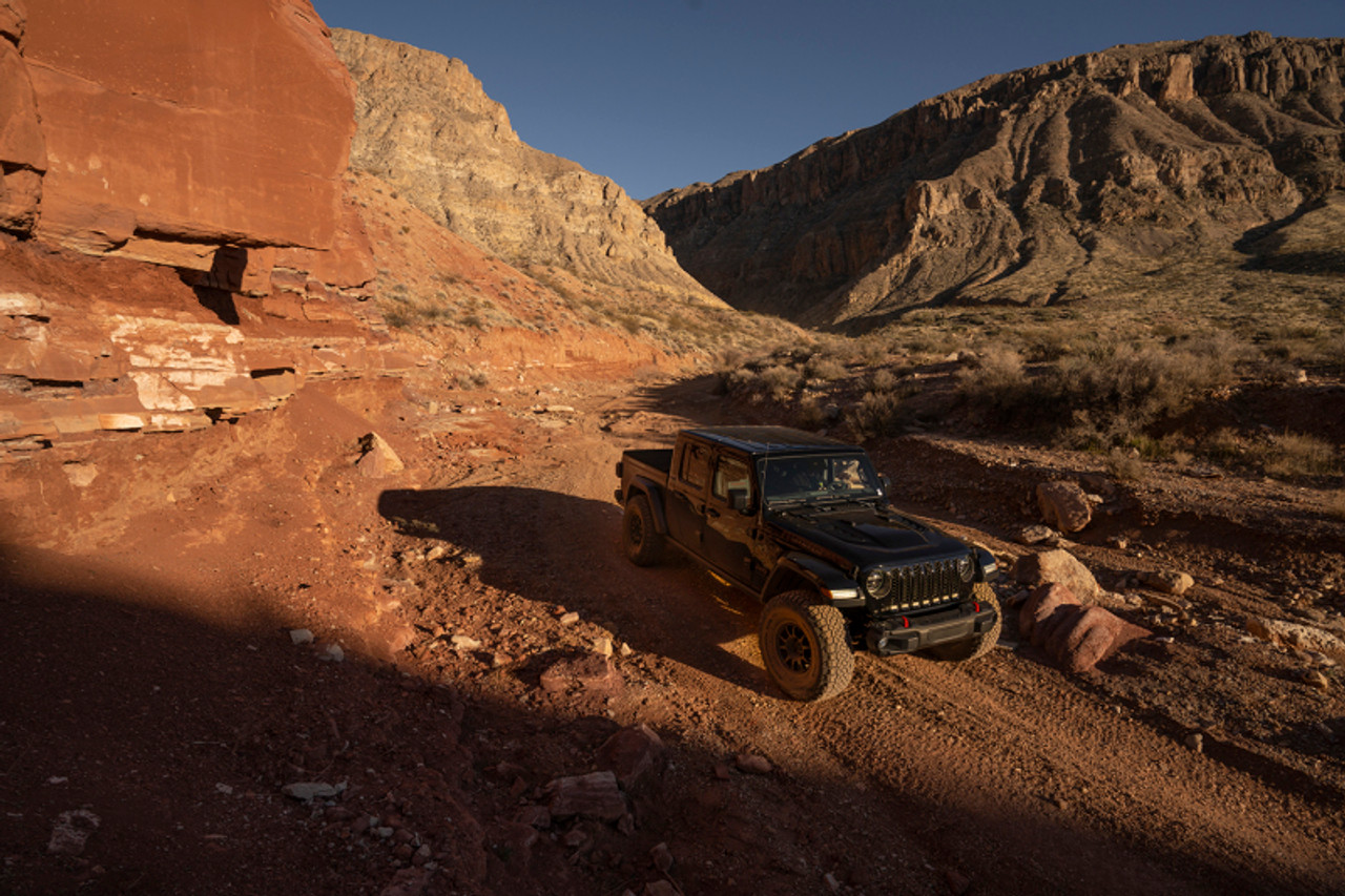 Fox 20+ Jeep JT Gladiator 2.0 Performance Series Remote Reservoir Front Shock 4.5-6in Lift - 885-24-250
