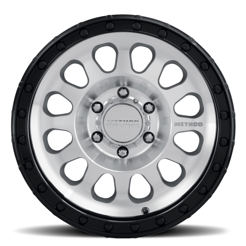 Method MR315 18x9 +18mm Offset 8x180 130.81mm CB Machined Wheel - Gloss Black Lip - MR315890881618 Photo - Close Up