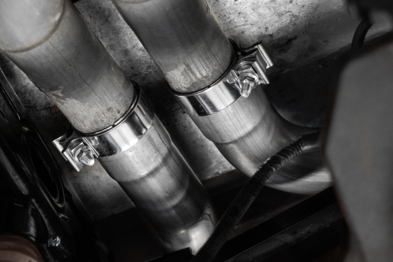 MBRP 2021+ Ford F-150 Raptor Axle-Back Dual Rear Exit T304 Performance Exhuast Sys - S52663CF