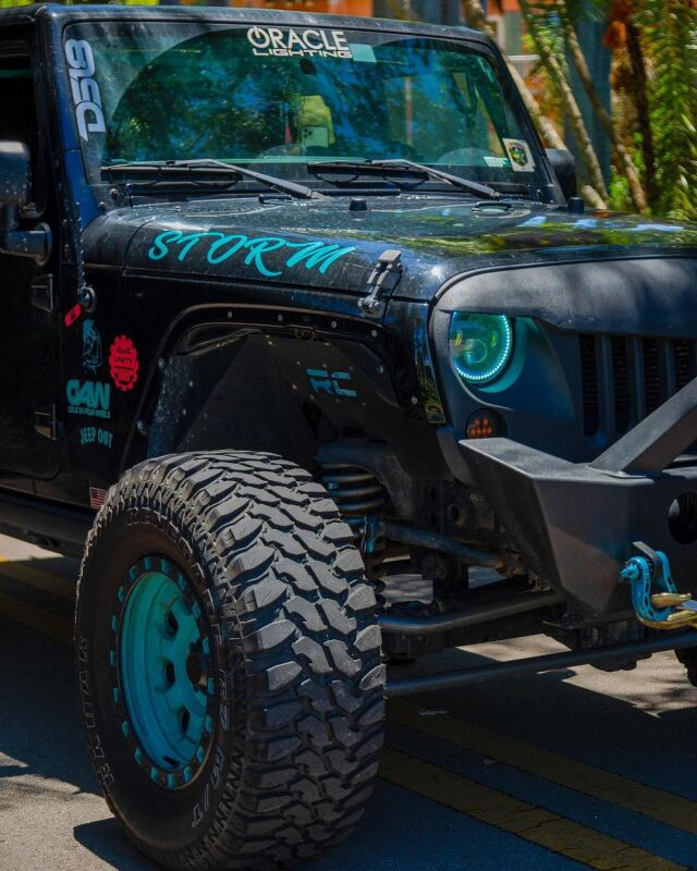 Oracle 7in High Powered LED Headlights - Black Bezel - ColorSHIFT - BC1 - 5769-335