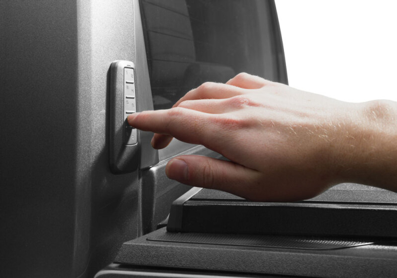 Retrax 14-18 Chevy/GMC Silverado/Sierra 1500 5.8ft. Bed Retrax EQ - EQ0461