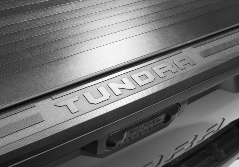 Retrax 22-24 Chevy/GMC/ Silverado/Sierra 6.5ft. Retrax EQ Bed (MUST HAVE Onstar) - EQ0482-1