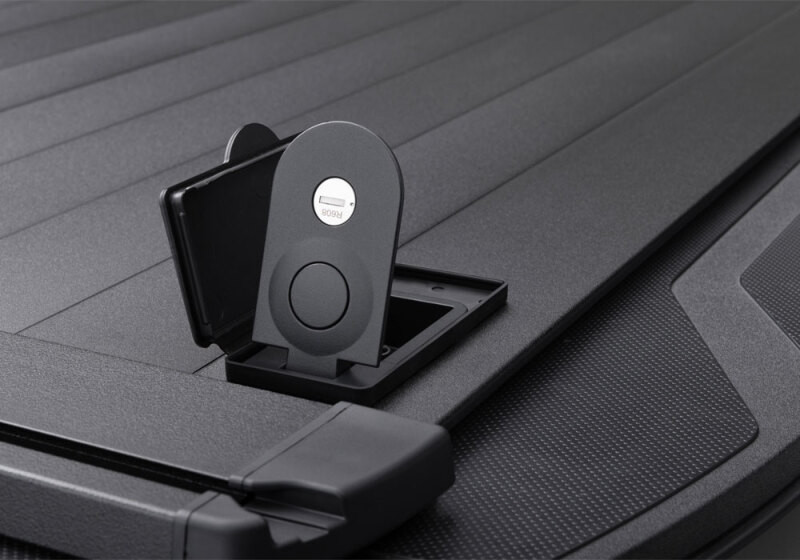 Retrax 2007-2020 Toyota Tundra CrewMax 5.5ft Bed RetraxPRO XR with Deck Rail System - T-80861