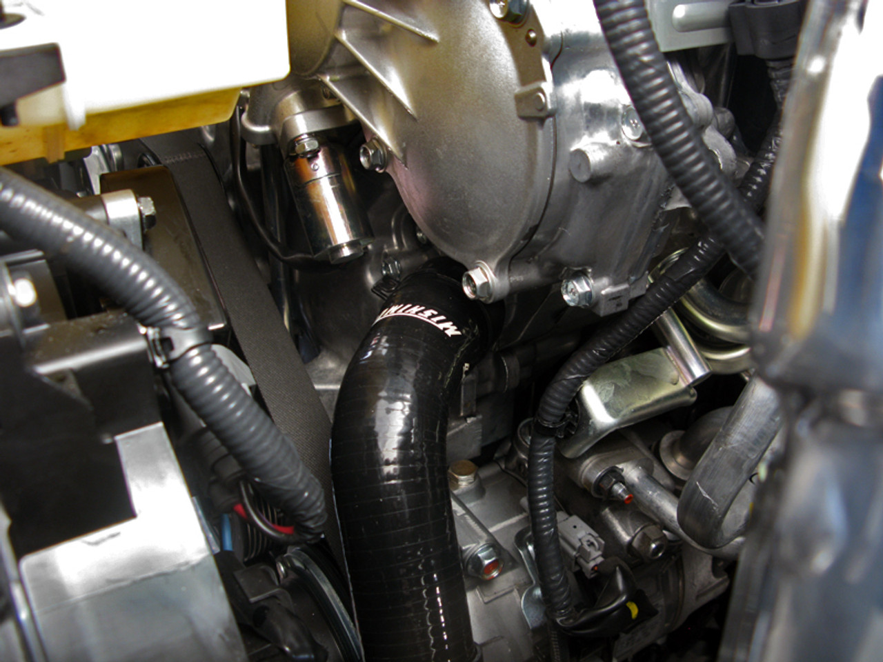 Mishimoto 09+ Nissan 370Z Red Silicone Hose Kit - MMHOSE-370Z-09RD