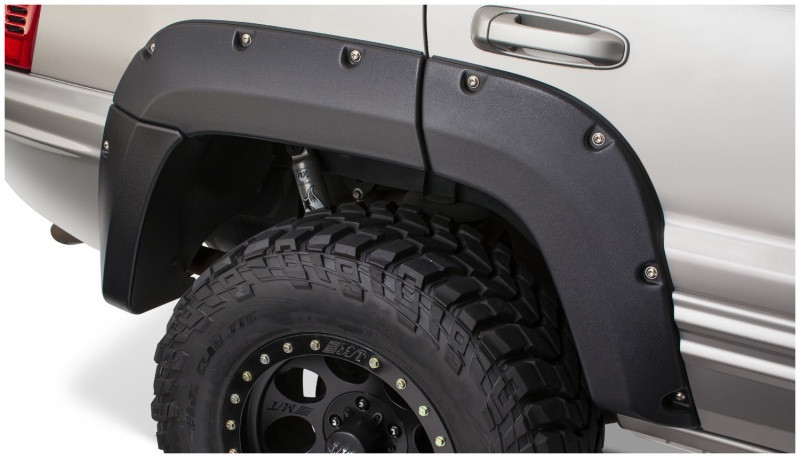 Bushwacker 99-04 Jeep Grand Cherokee Cutout Style Flares 4pc - Black - 10926-07