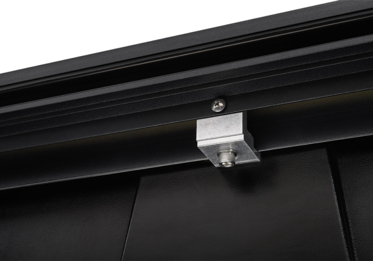 Roll-N-Lock 2022 Toyota Tundra (66.7in. Bed Length) A-Series XT Retractable Tonneau Cover - 575A-XT