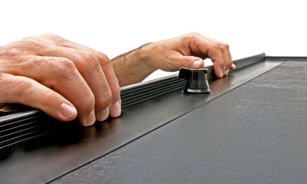 Roll-N-Lock 08-16 Ford F-250/F-350 Super Duty LB 93-3/8in M-Series Retractable Tonneau Cover - LG119M