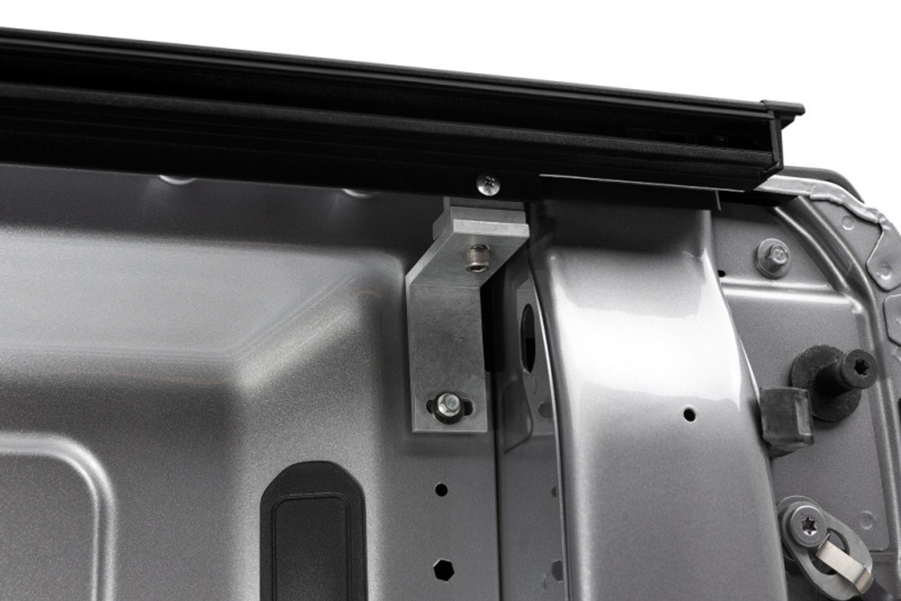 Roll-N-Lock 19-23 RAM 1500 w/o Swing Gate Tailgate SB 76.3in M-Series Retractable Tonneau Cover - LG402M