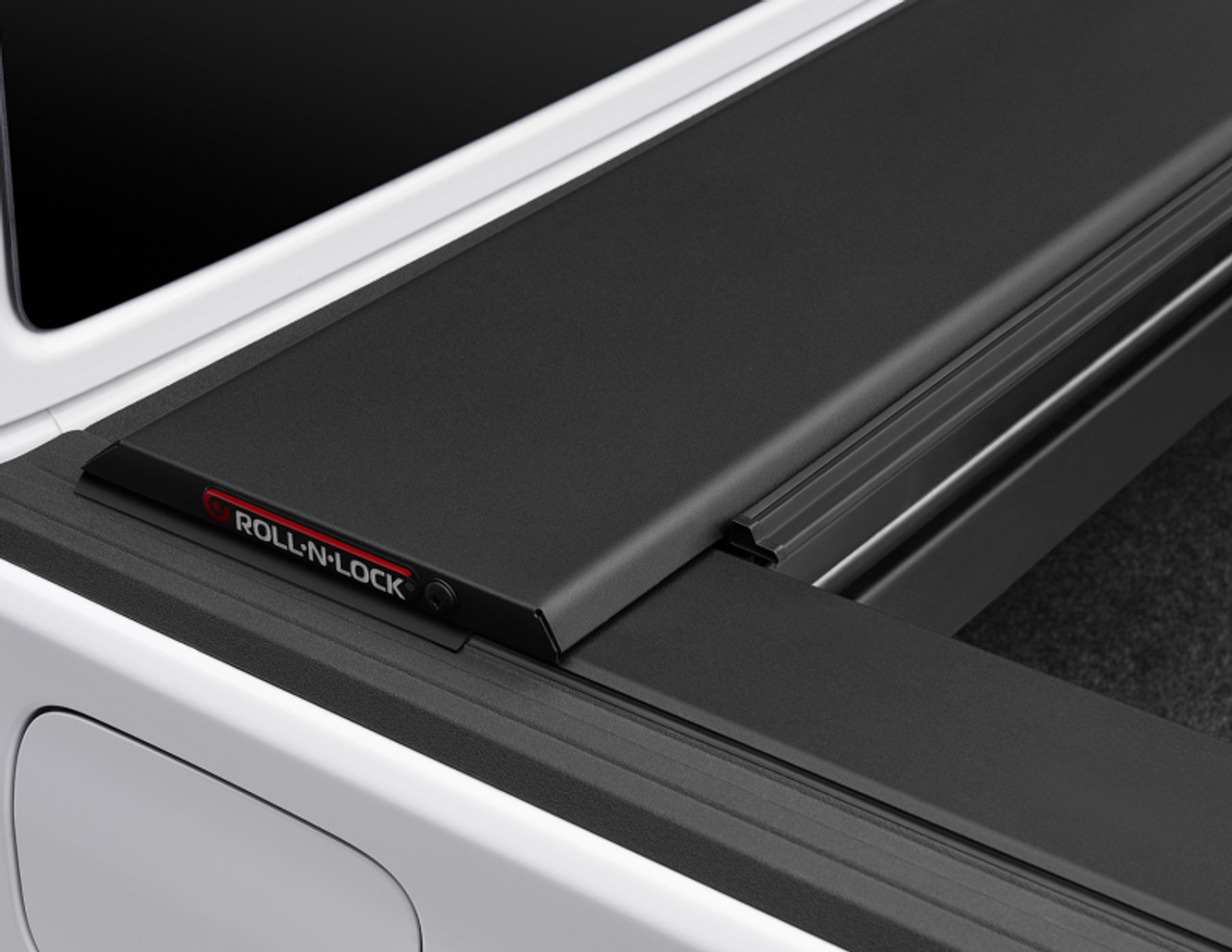 Roll-N-Lock 2020 Jeep Gladiator 5ft bed (w/ Trail Rail System) M-Series Retractable Tonneau Cover - LG495M