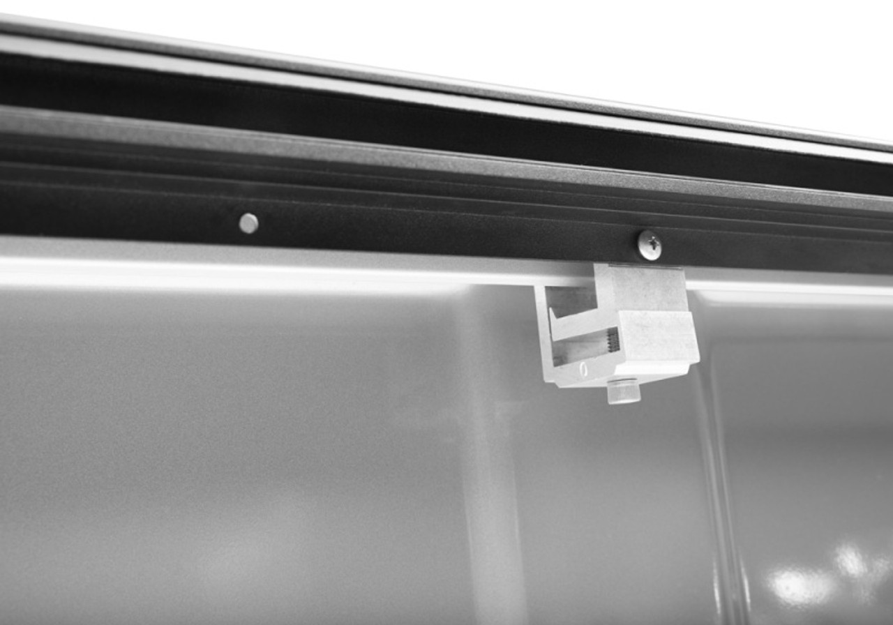 Roll-N-Lock 2022 Nissan Frontier Crew Cab (58.6in. Bed) M-Series Retractable Tonneau Cover - LG845M