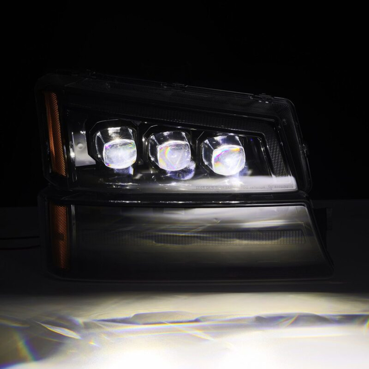 AlphaRex 03-06 Chevy Silverado 1500/2500HD/3500HD/Avalanche Alpha-Black NOVA LED Proj Headlights - 880254 User 2