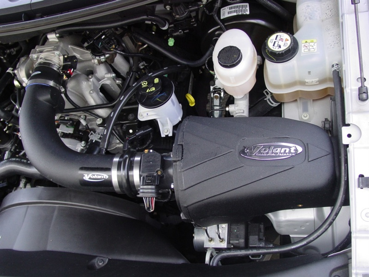 Volant 03-04 Ford Expedition 5.4 V8 PowerCore Closed Box Air Intake System - 198466