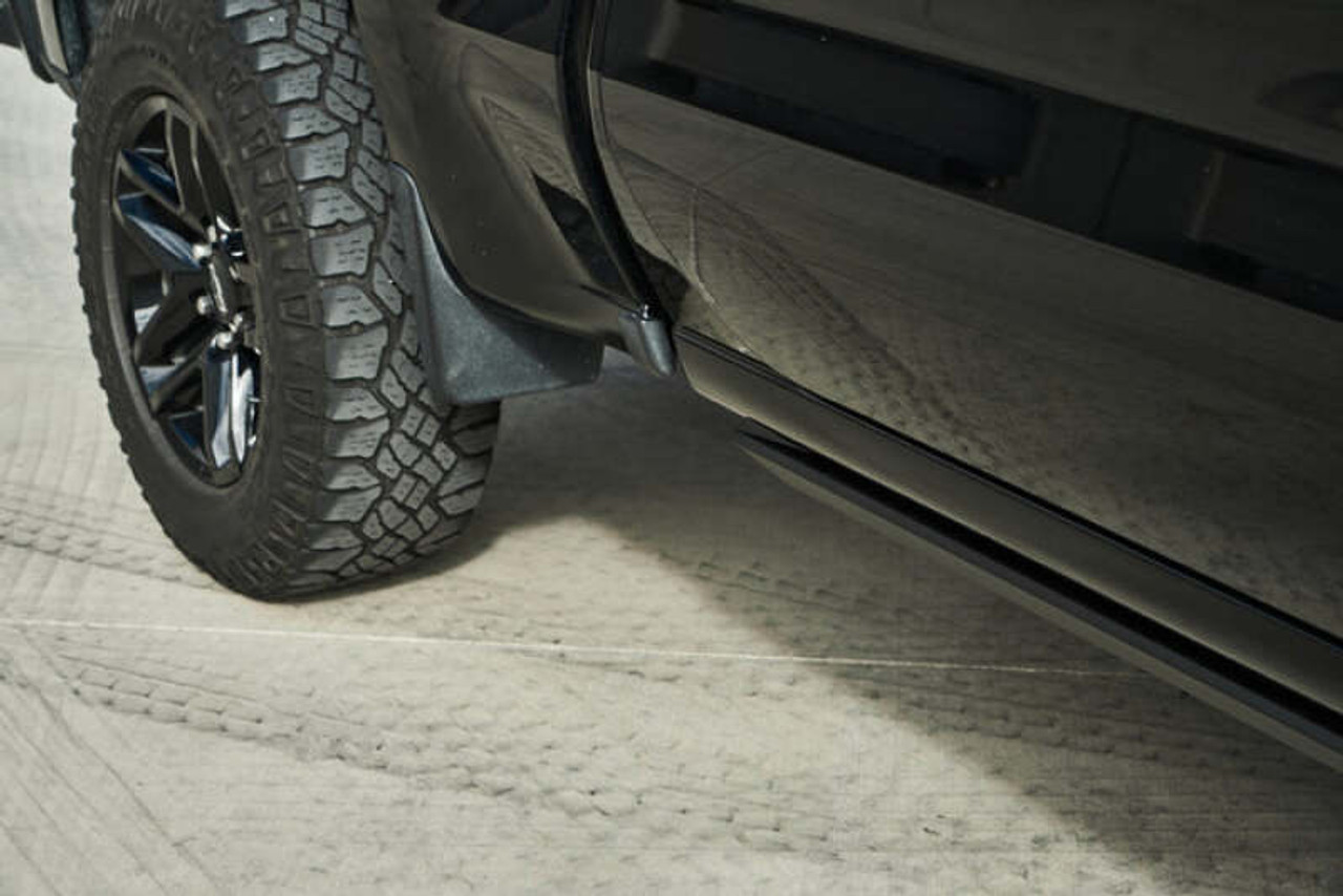 Body Armor 4x4 19-24 GM 1500/2500/3500 Crew Cab (Excl. Classic) E-Power Board Steps - Black - GM-4501