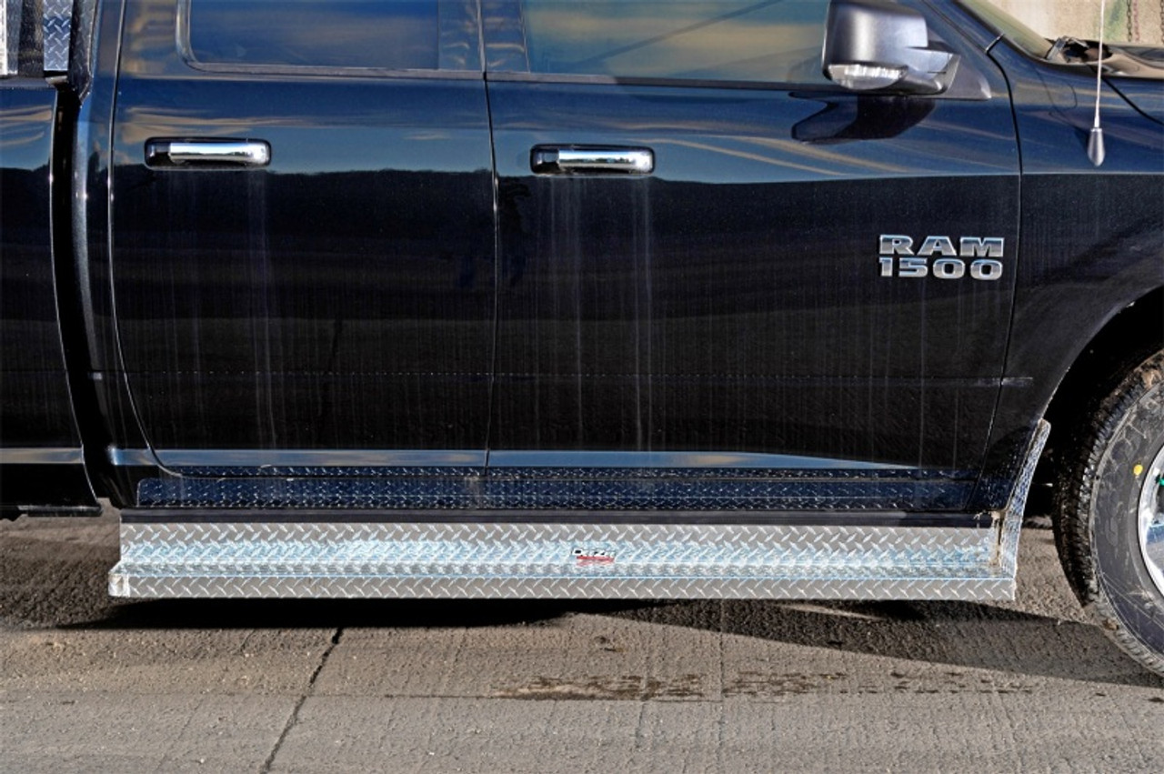 Deezee 99-13 Chevrolet Silverado Running Board Cab Section RegCab Brite-Tread Aluminum - DZ1051