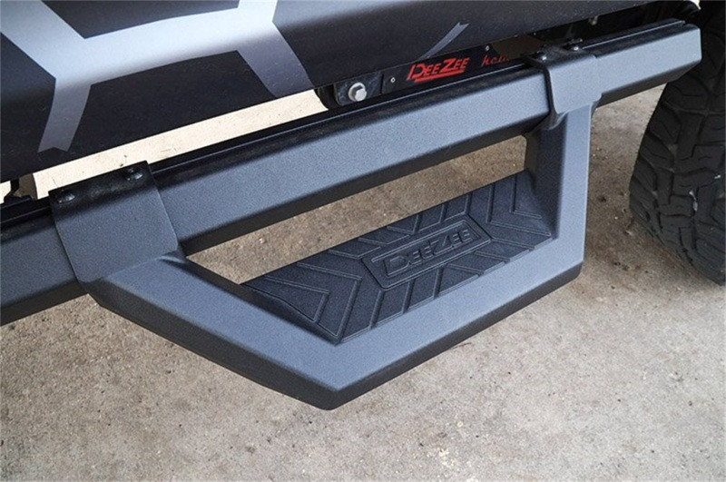 Deezee 99-23 Chevrolet/GMC/Dodge/Ford Full Size Truck Hex Cast - Crew Cab Side Steps (Txt Blk) - DZ66321CTB