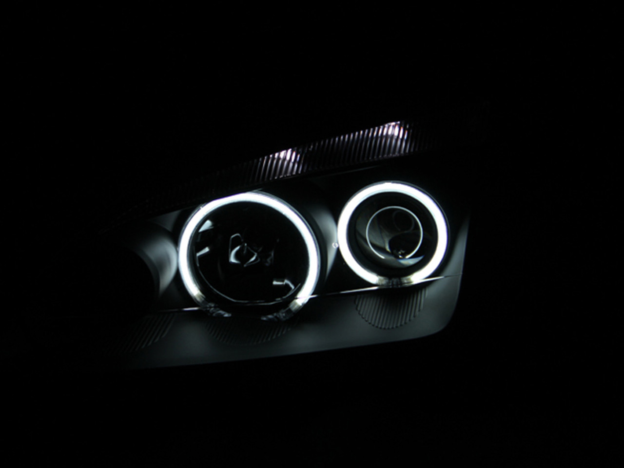 ANZO 2005-2007 Ford Focus Projector Headlights w/ Halo Black - 121198