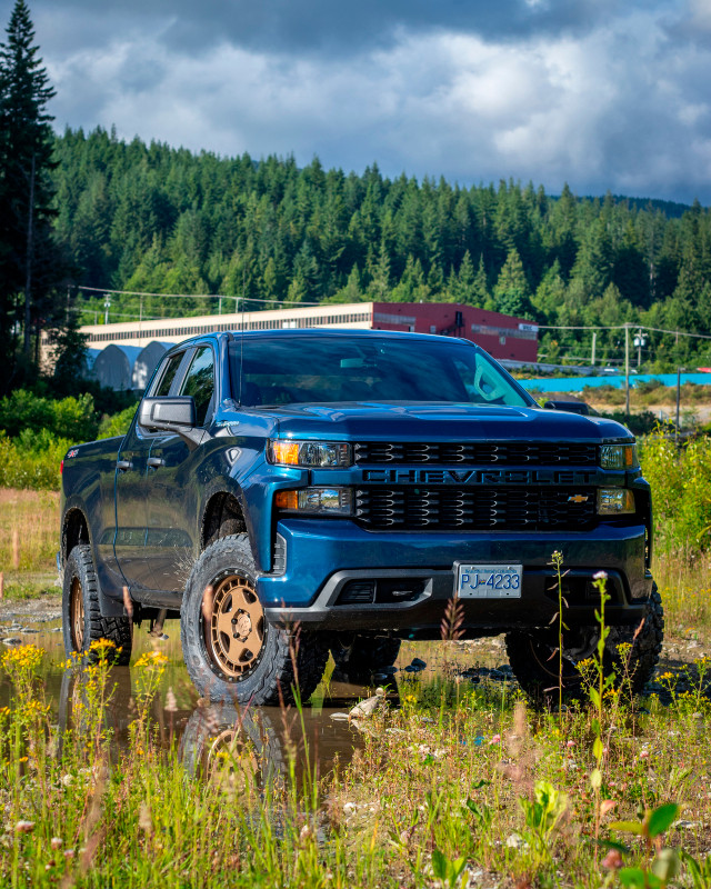 Belltech 19-24 Chevy Silverado 1500 4in Lift Kit w/ Front & Rear Trail Performance Coilovers/Shocks - 150212TPC Photo - lifestyle view