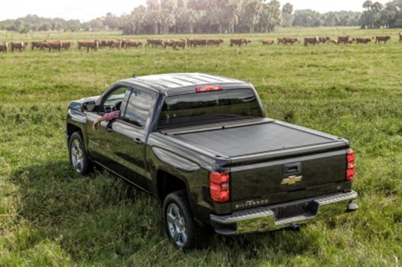 Roll-n-Lock M-Series Locking Retractable Bed Cover - 14-18 Silverado & Sierra 1500 5.8FT Bed