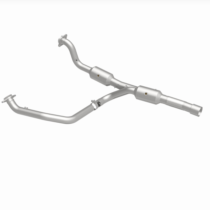 Magnaflow 15-16 Ram 2500 6.4L California Grade CARB Compliant DF Catalytic Converter - 5551513 360 Degree Image Set
