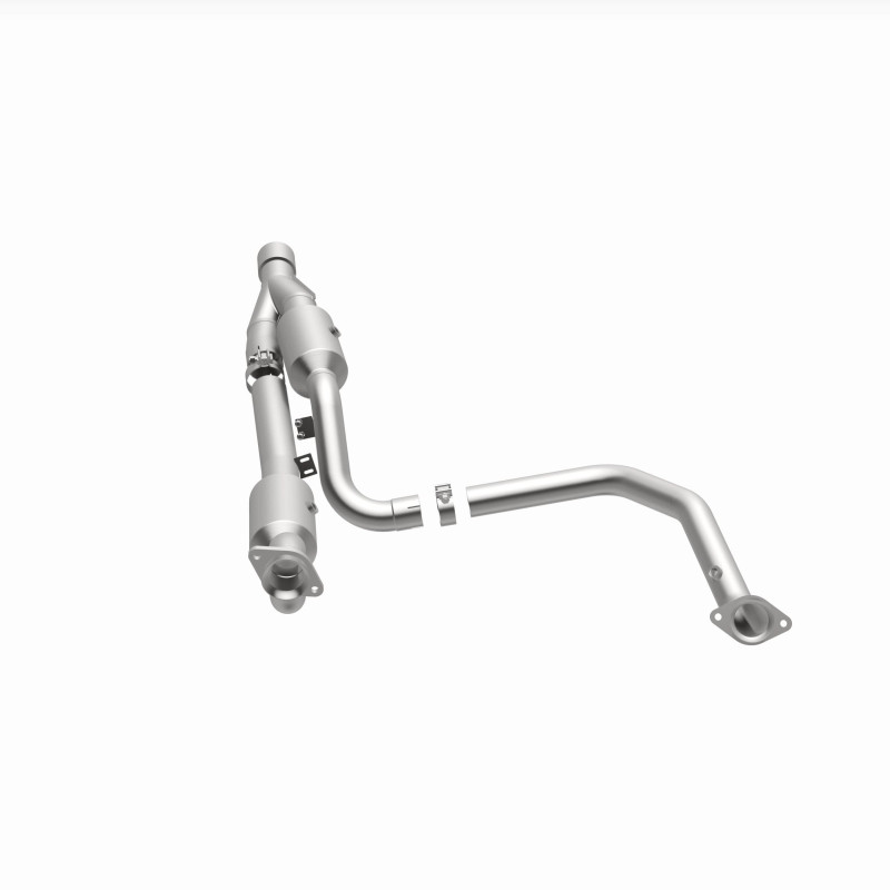 Magnaflow 15-16 Ram 2500 6.4L California Grade CARB Compliant DF Catalytic Converter - 5551513 360 Degree Image Set
