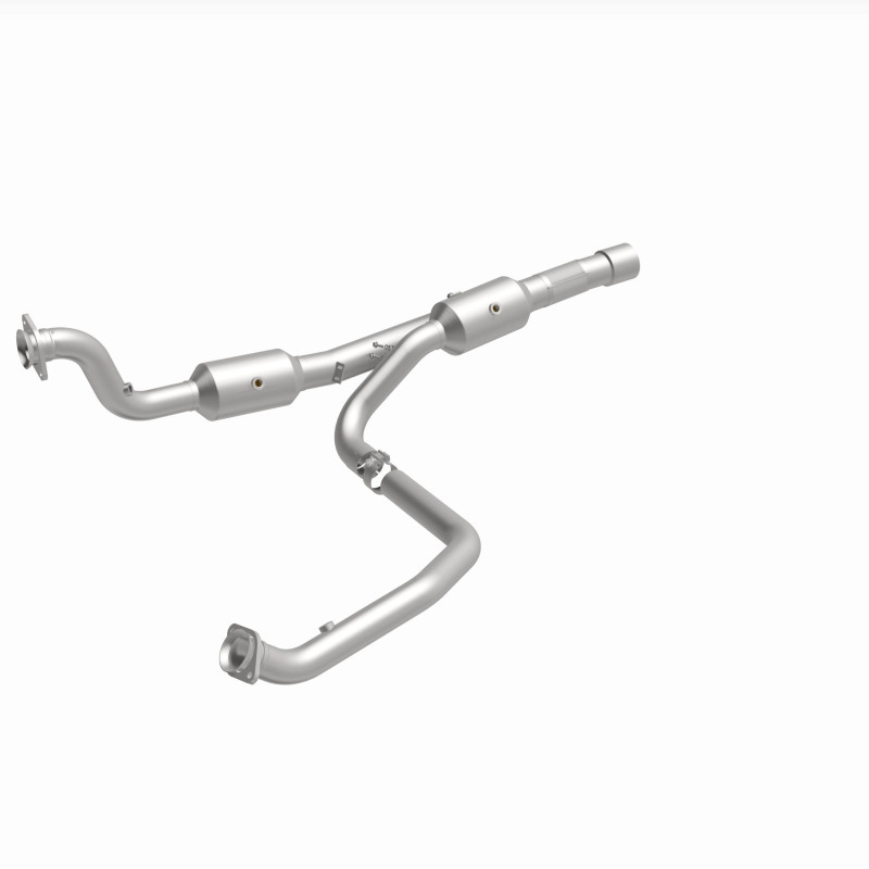 Magnaflow 15-16 Ram 2500 6.4L California Grade CARB Compliant DF Catalytic Converter - 5551513 360 Degree Image Set