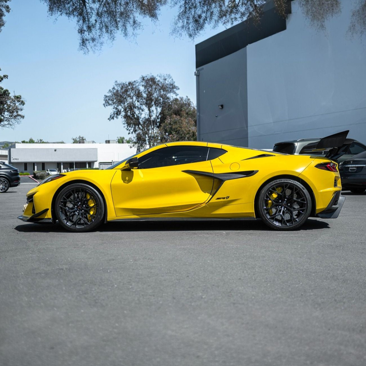 EOS Carbon Fiber Splash Guards Front - C8 Corvette Z06 / ZR1 (MF-1265-BKCF)
