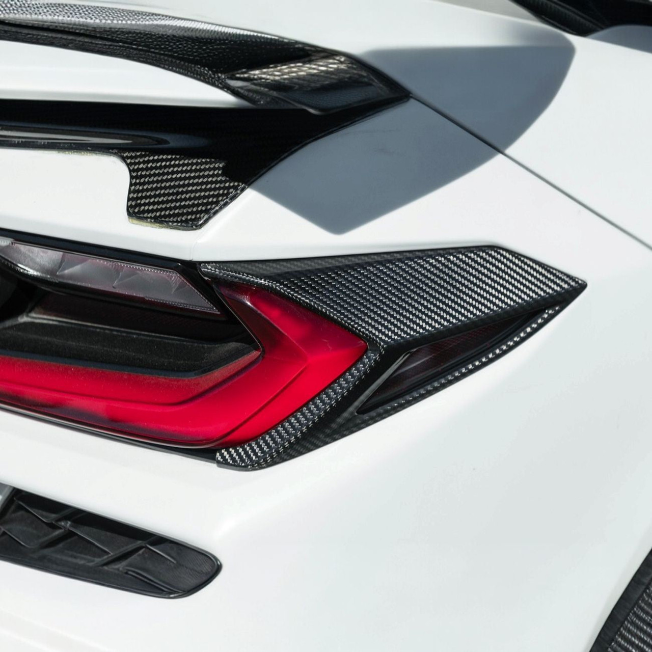 EOS Carbon Fiber Rear Tailight Side Covers - C8 Corvette Stingray / Z06 / ZR1 (VENT-1297-BKCF)