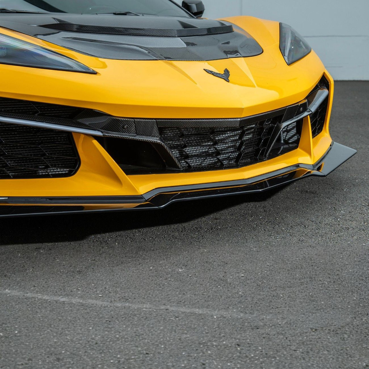 EOS Carbon Fiber Front Grille Tow Cover - C8 Corvette Z06 / ZR1 (VENT-1383-BKCF)