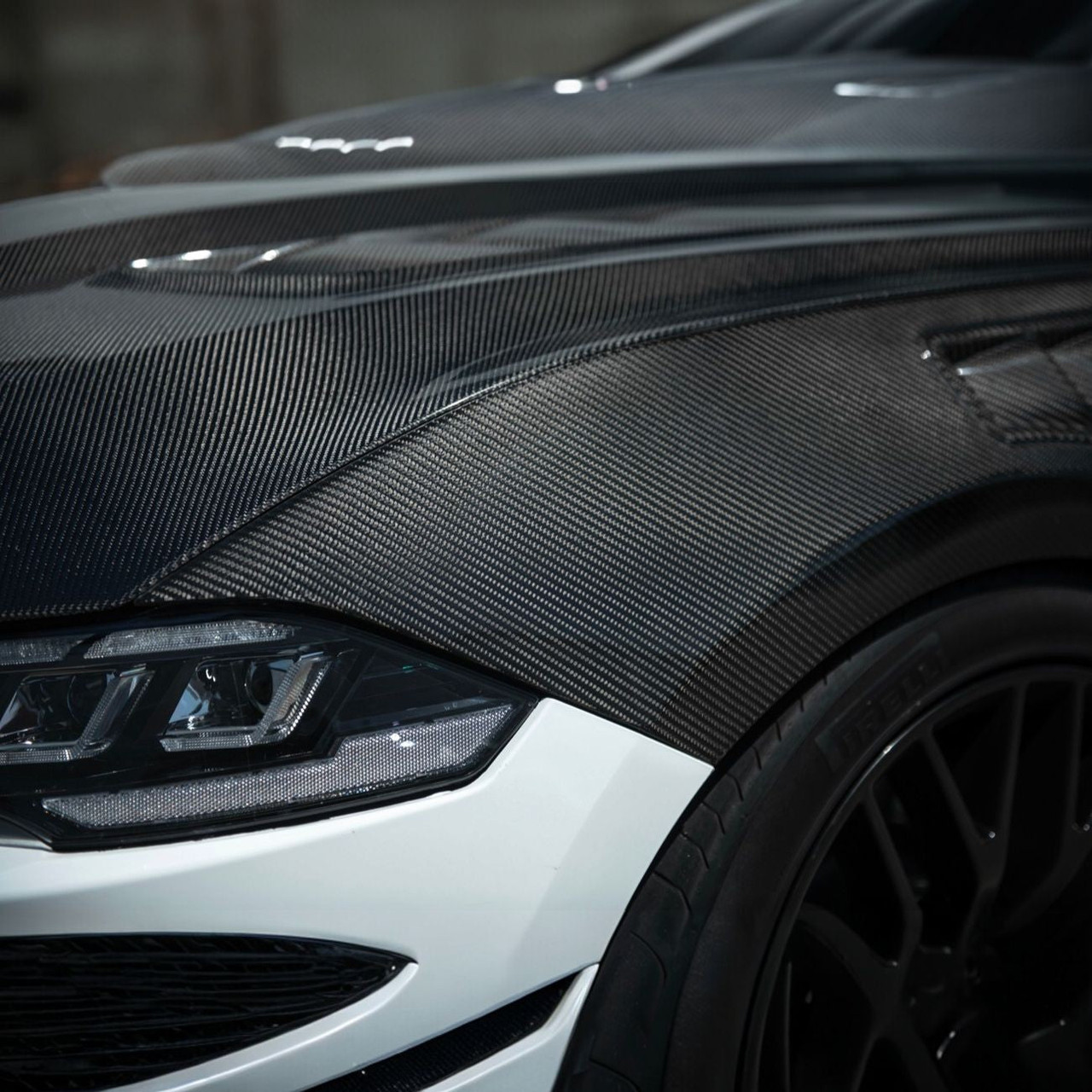 EOS Carbon Fiber Vented Fenders GT500 Style - 18-23 Ford Mustang (FENDER-1379-BKCF)
