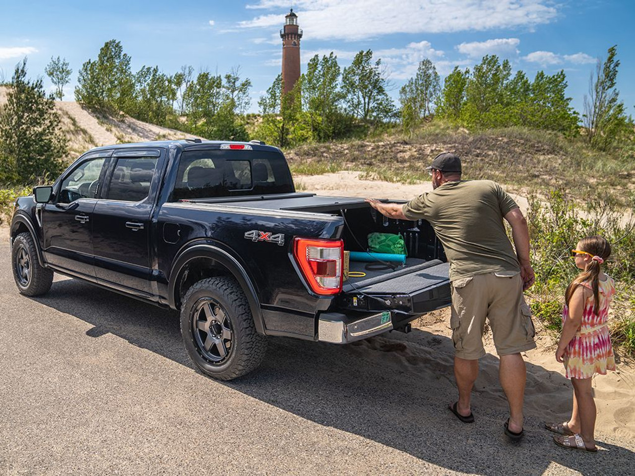 Roll-n-Lock M-Series Locking Retractable Bed Cover - 2017+ Ford Raptor